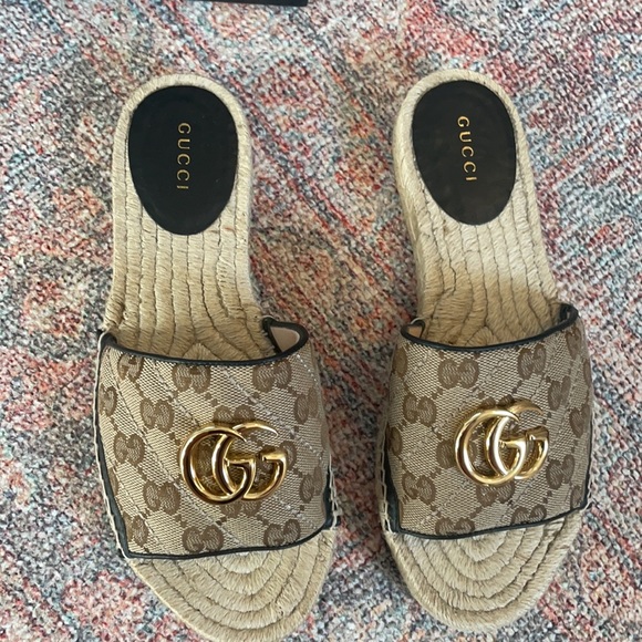 Gucci like new worn once sandals - Picture 7 of 9